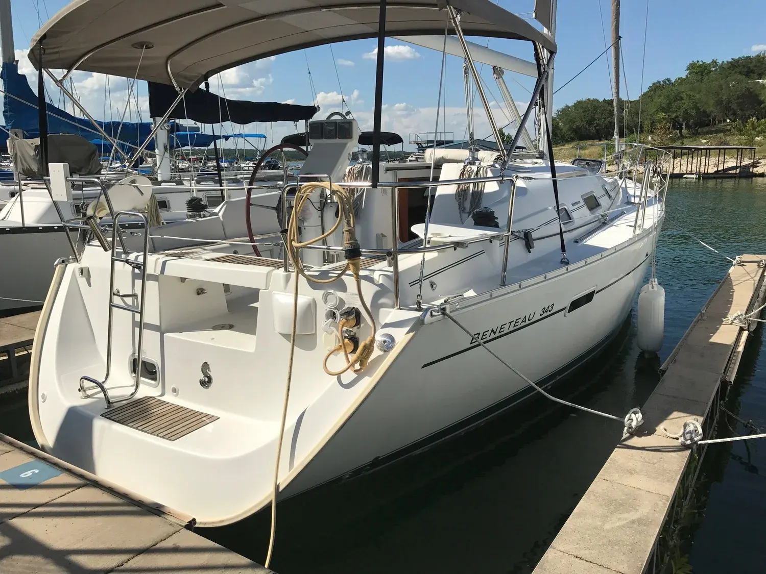 Beneteau 343 'Seaquence' sailing on Lake Travis